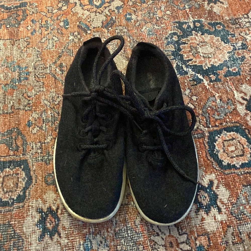 Allbirds wool runners. Grey.